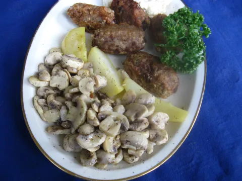 Houby, karbanátky, obloha