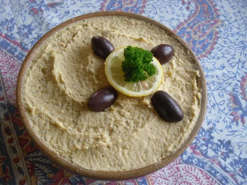humus na talíři