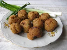 Falafel na talíři