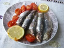 sardinky na talíří
