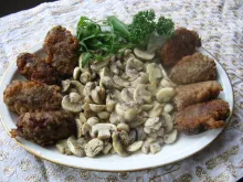 Houby, karbanátky, obloha, velká porce